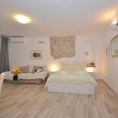 La Dolce Vita Studio Apartment *