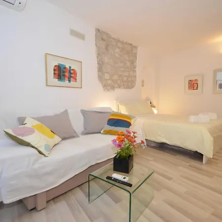 La Dolce Vita Studio *